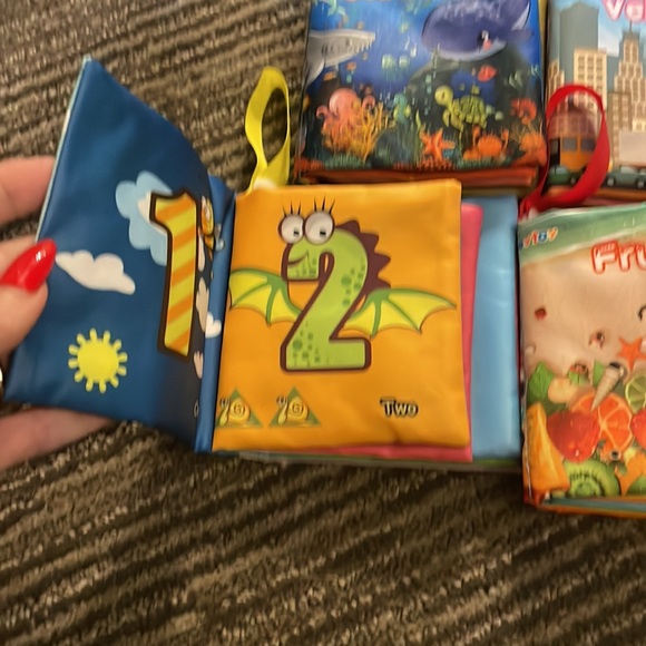 Set of six crinkle books - Picture 2 of 3